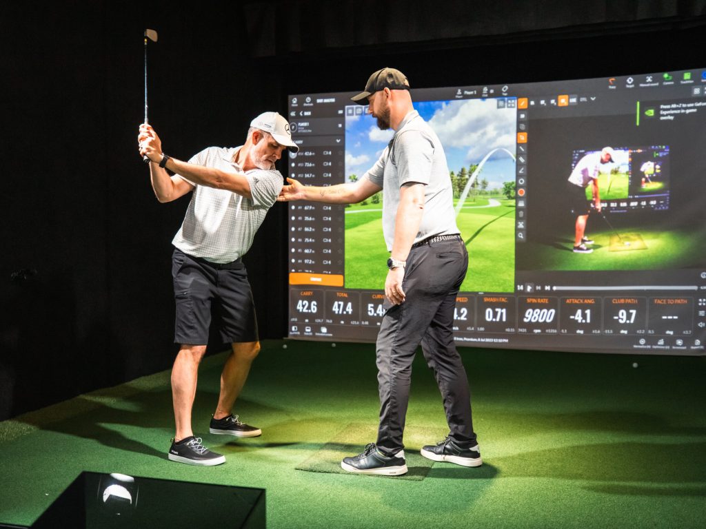 how-to-make-the-most-out-of-your-indoor-golf-lessons-scaled